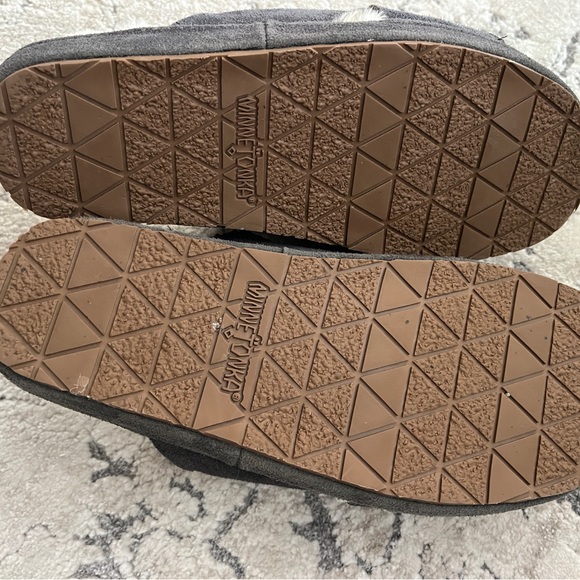 LIKE NEW Minnetonka slippers! - Picture 2 of 3